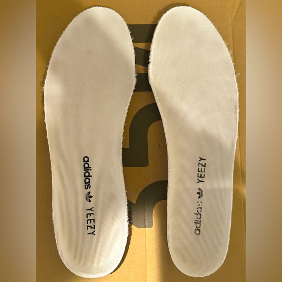 YEEZY BOOST 350 V2 - Picture 11 of 16